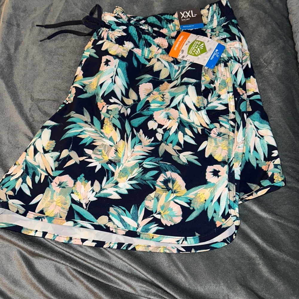 Columbia Women’s Bogota Bay XXL 5” Stretch Printed Shorts. Beach Ready☀️
